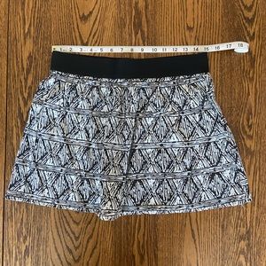 Forever 21 black and white skirt